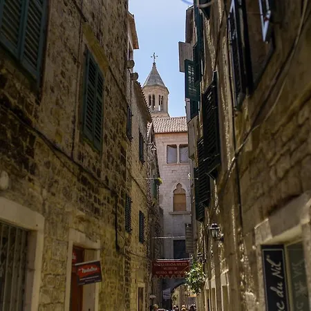 Porta Aurea سبليت
