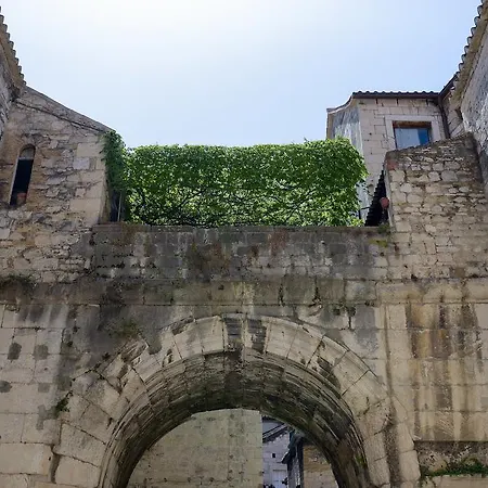 Porta Aurea Apartment *