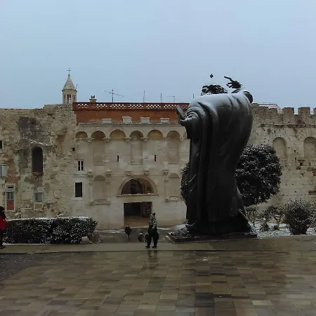 Porta Aurea Apartment *