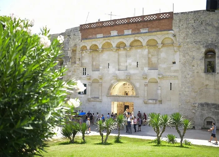 Porta Aurea Apartament *